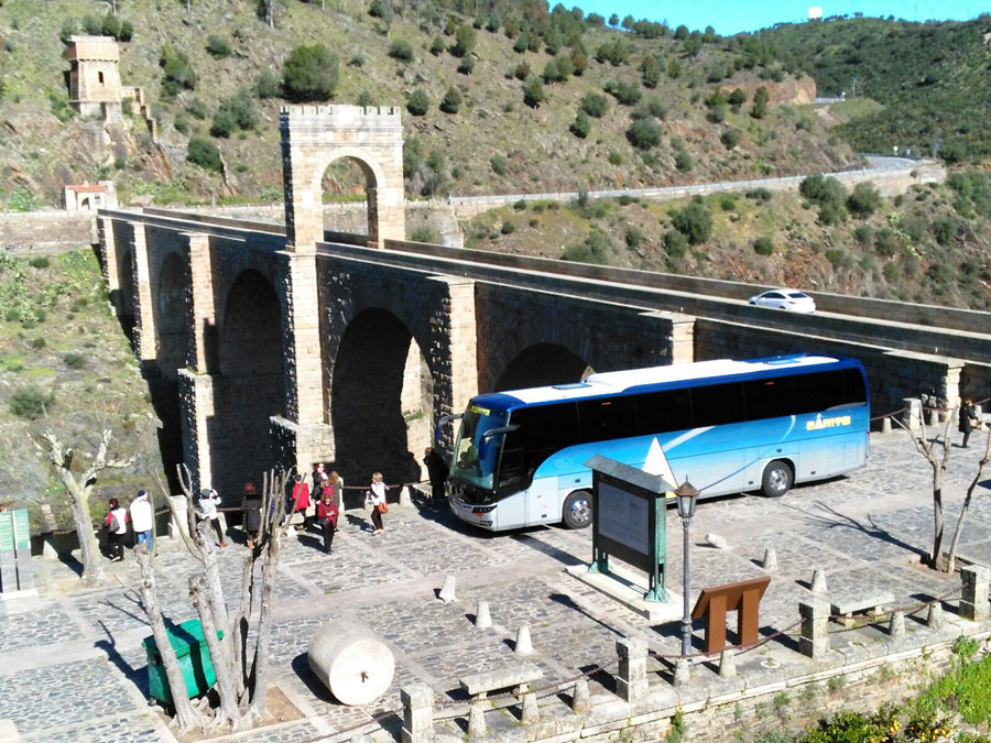 Servicio de alquiler de autocar con conductor CANITO