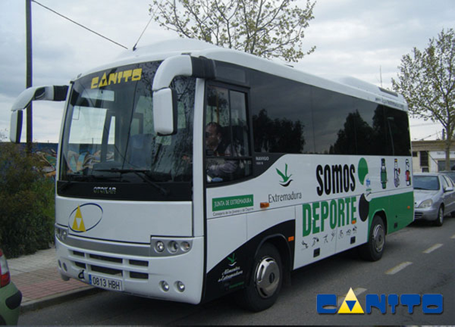 Interior de autocar CANITO con asientos reclinables